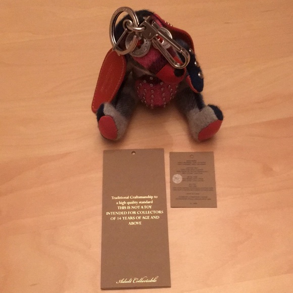 Burberry Charm - Picture 1 of 6